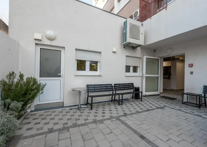 Elli Hostel